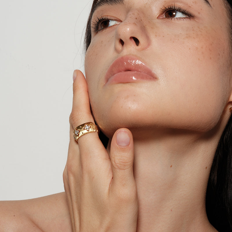 Vintage Italian Openwork Four-Leaf Clover Ring—Baroque Court Style Set with Sparkling Crystal