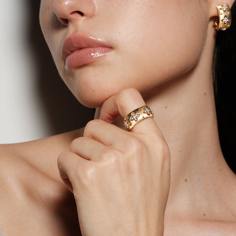 Vintage Italian Openwork Four-Leaf Clover Ring—Baroque Court Style Set with Sparkling Crystal